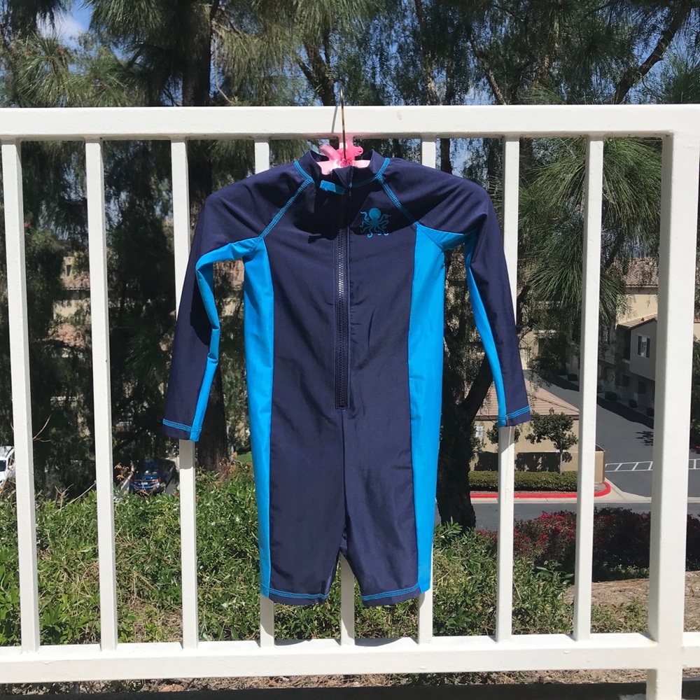 🆕KIDS swim suit, NWT.